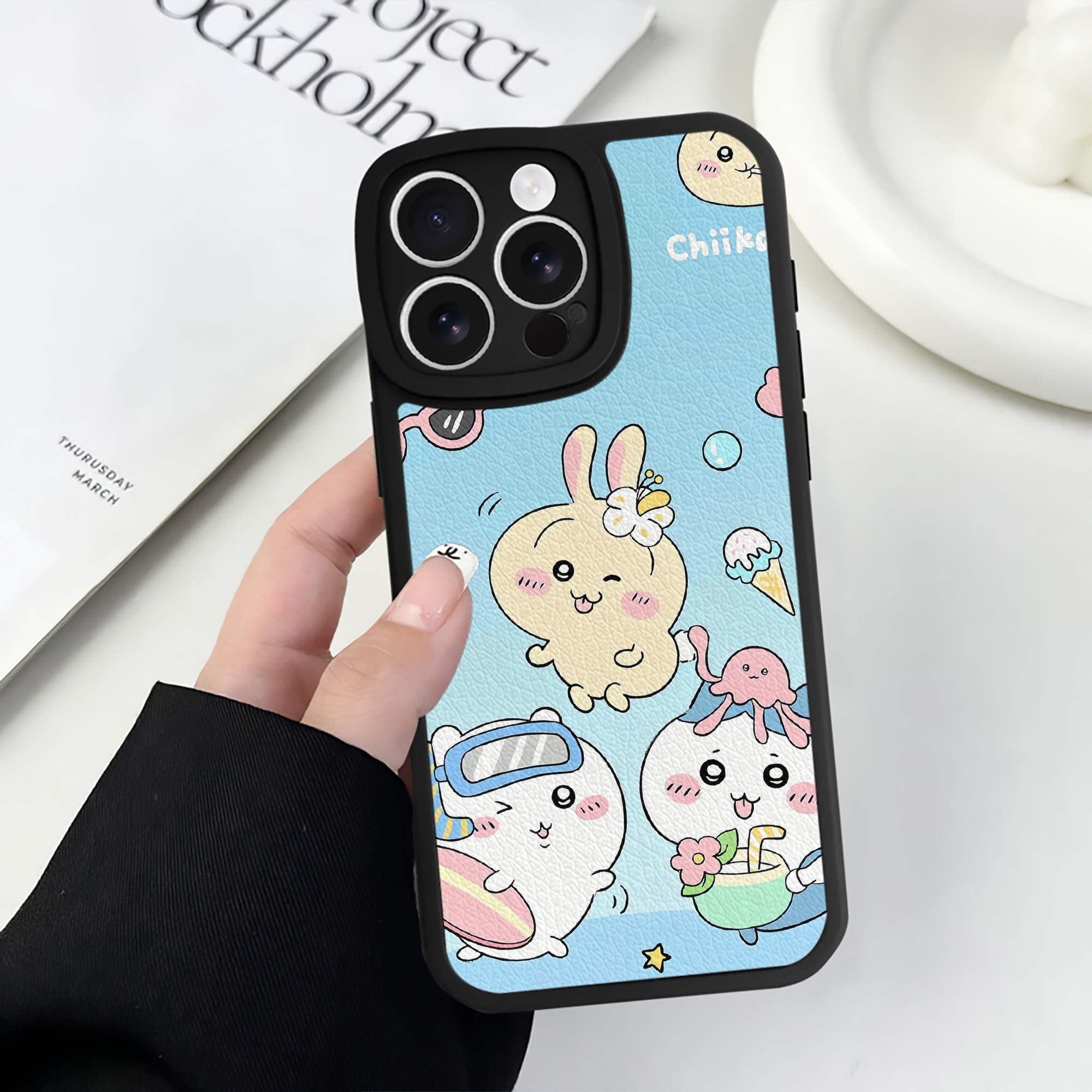 （画像用） ちいかわ Chii-kawa 【iPhone 16シリーズ対応】シリコンスマホケース（レザー調） 材質：シリコン